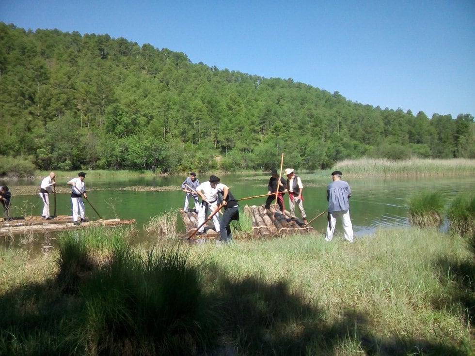 Recreación de una maderada en el embalse de Chincha, en Vadillos, Cañizares (Cuenca).