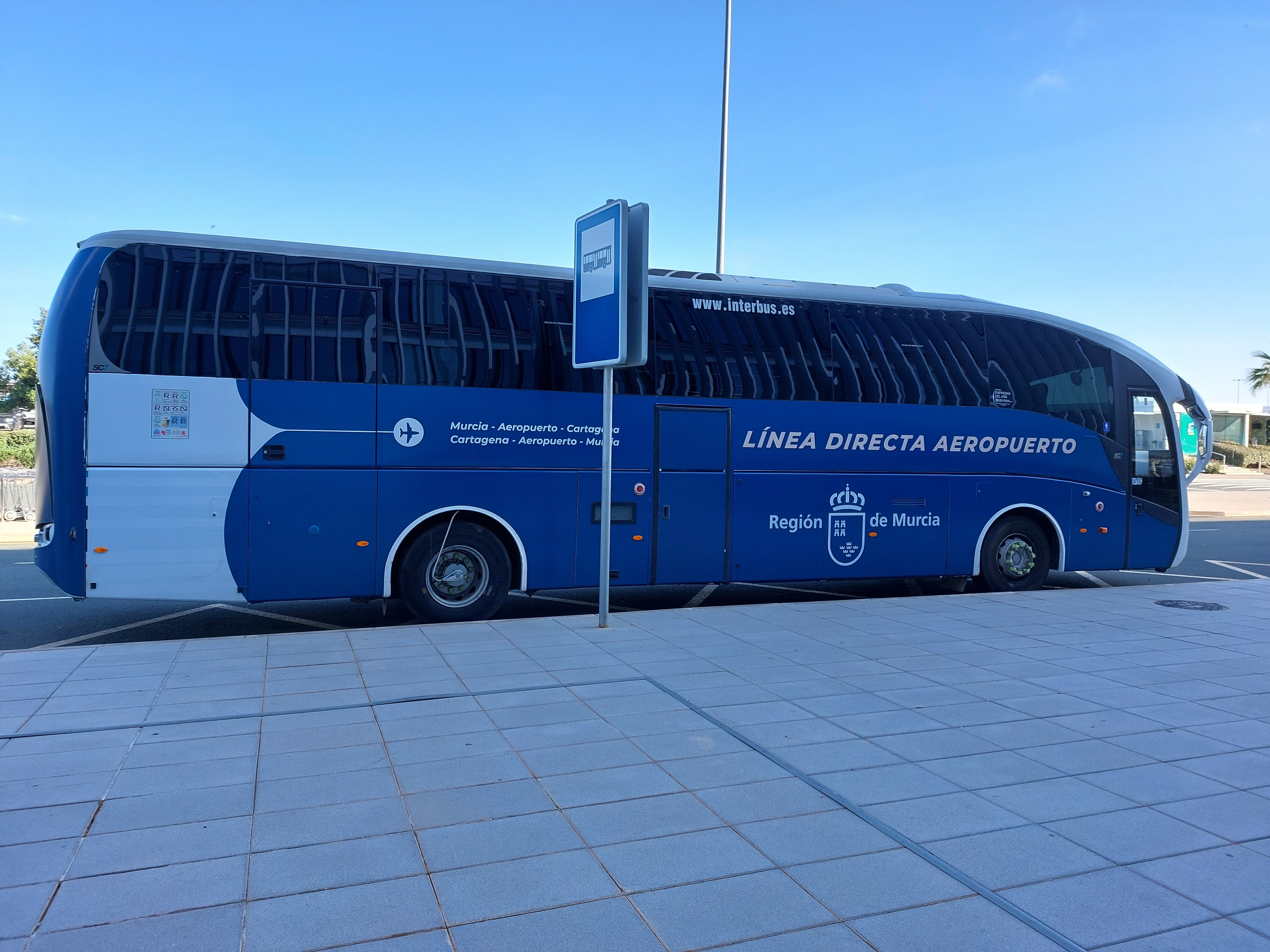 Se pone en marcha el servicio gratuito de transferencias al aeropuerto de Corvera desde Murcia y Cartagena