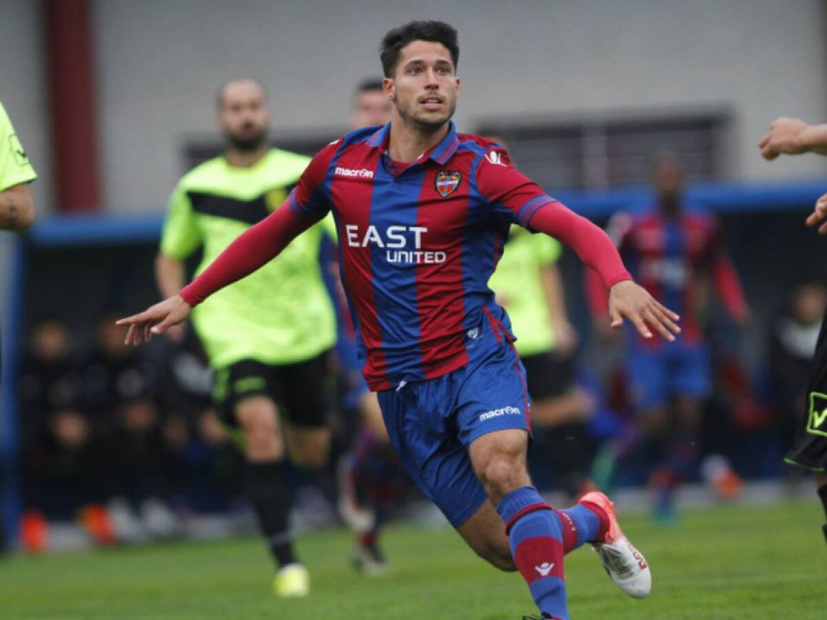 Manu Viana, desborde y calidad para la banda izquierda del Efesé