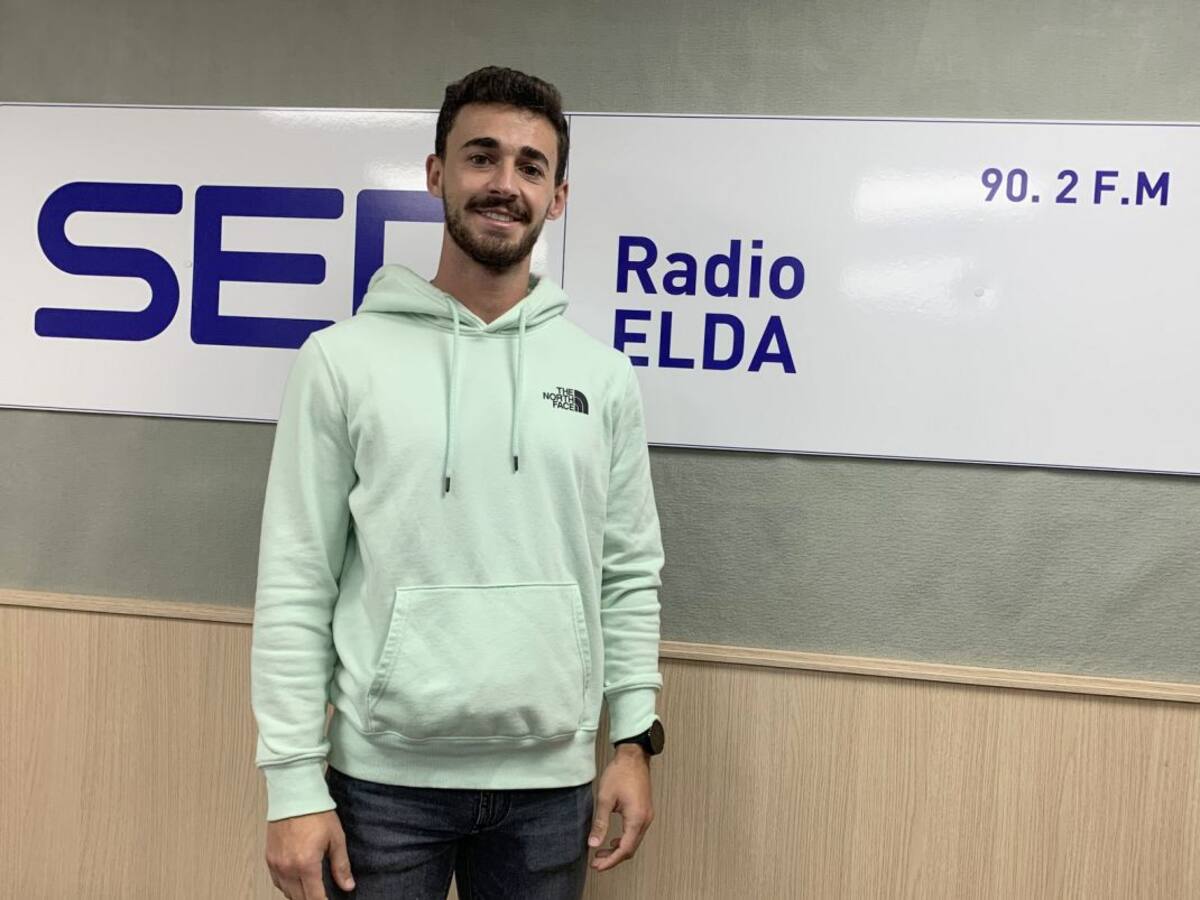 Adri Molina, futbolista de Elda, cruza el charco para seguir creciendo