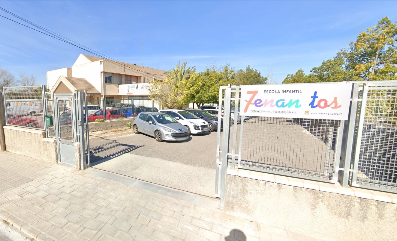 Acceso a la Escuela Infantil 7 Enanitos en una imagen de archivo antes de su clausura