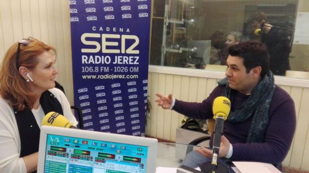 María Luisa Azcárate, administradora de Kaizen Hoteles, y Ángel Taboada, chef del restaurante T22, en los estudios de Radio Jerez