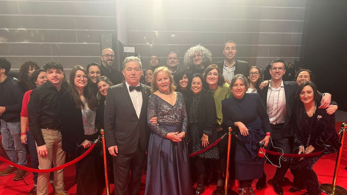 Anécdotas de una noche Feroz: bailes y “selfies” con celebrities, pata de jamón al discurso más breve, el compañero catalán o Alfonso el azafato de la alfombra roja