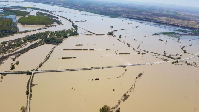 Crecida extraordinaria del río Ebro a su paso por Pina (Zaragoza)