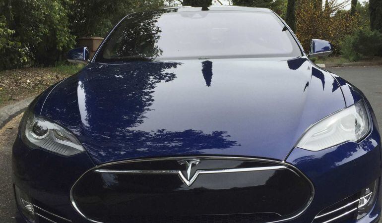 Un Tesla S, expuesto en San Francisco.