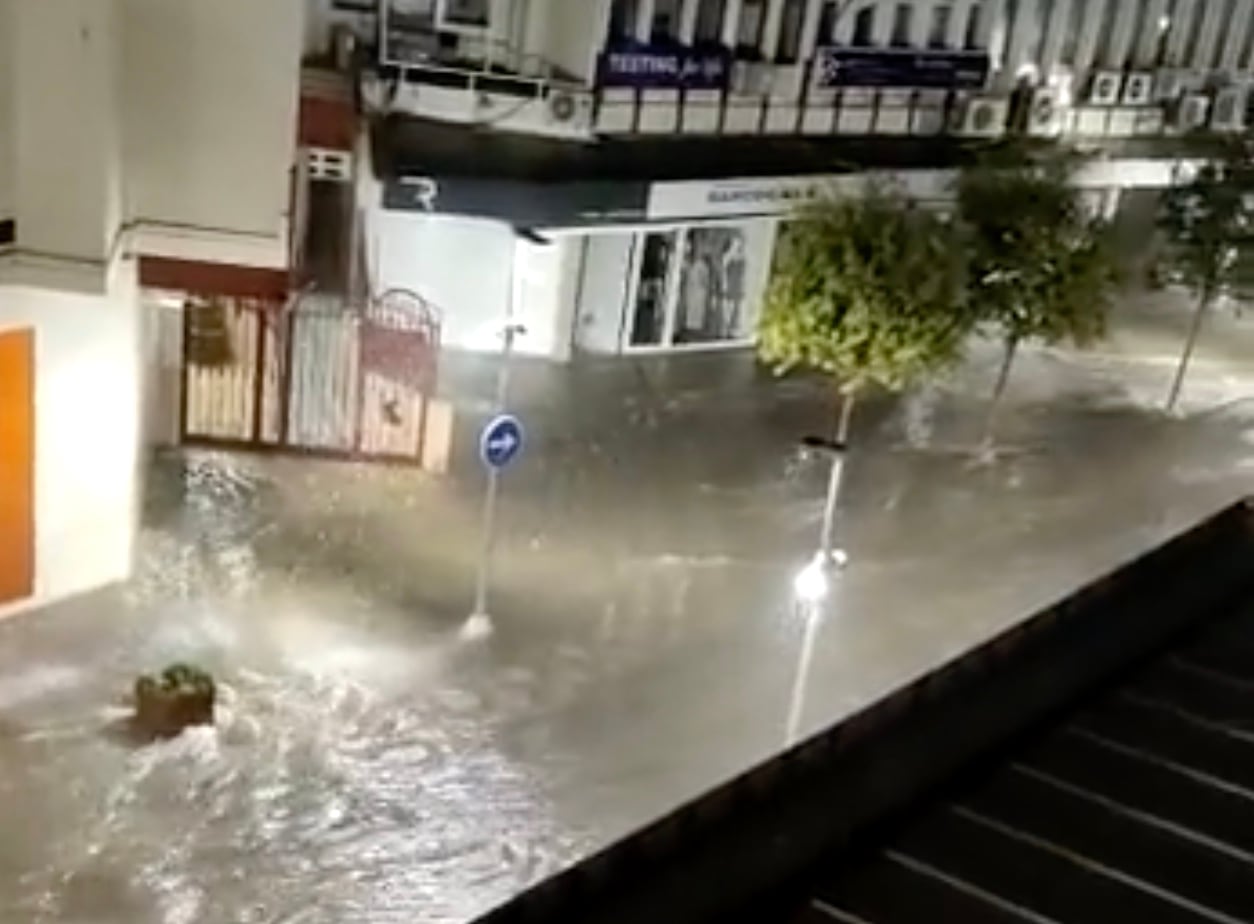 Algunas calles de Benidorm estaban completamente inundadas durante la noche