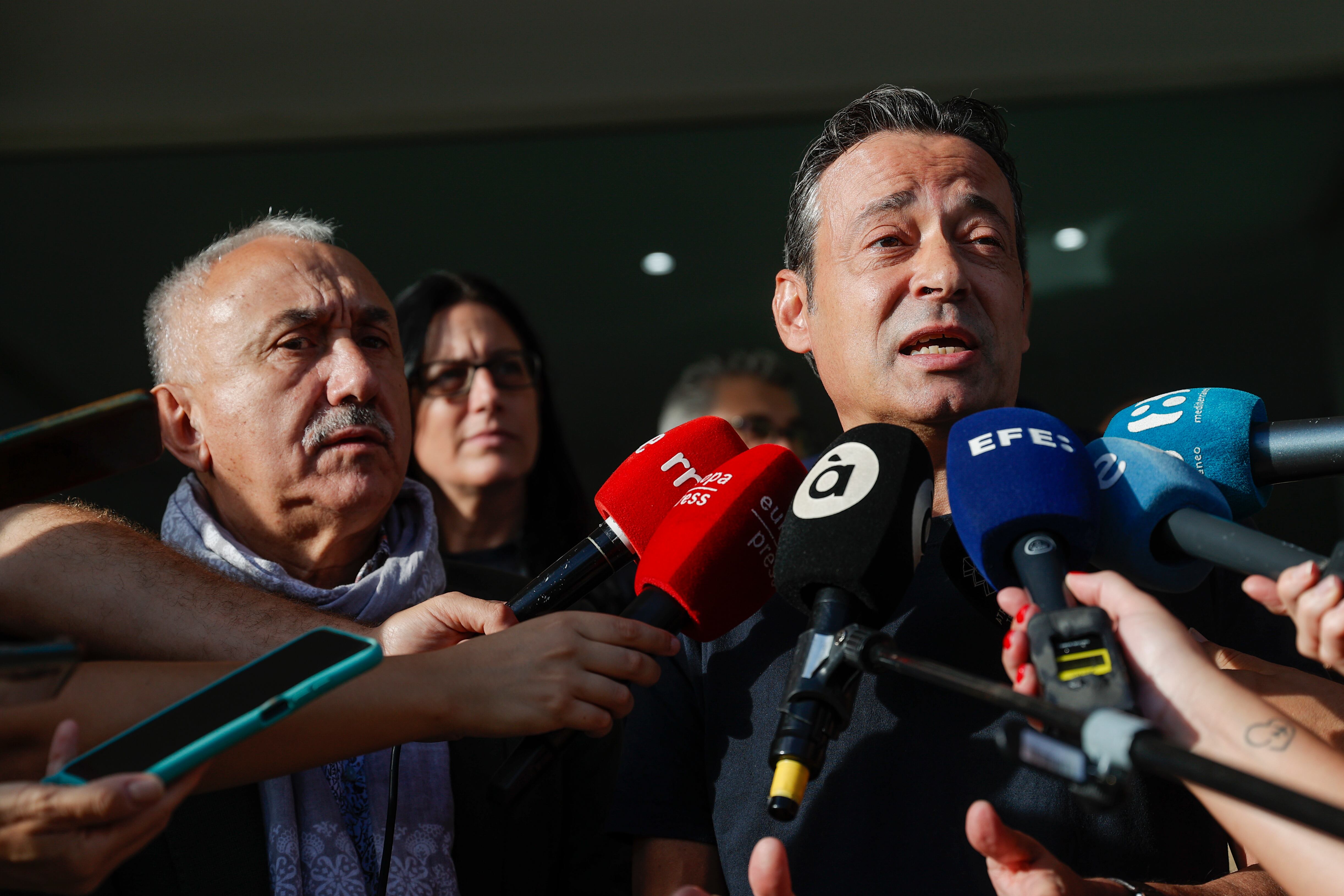 El presidente del Comité de Empresa de Ford Almussafes, Carlos Faubel, y el secretario general de UGT, Pepe Álvarez