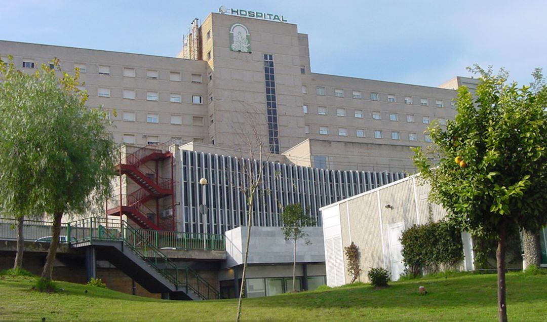 Fachada principal del Hospital de Valme