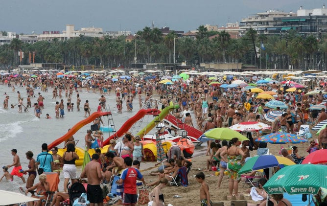 Imagen de la Playa de Levante en Salou al final de las vacaciones de Agosto