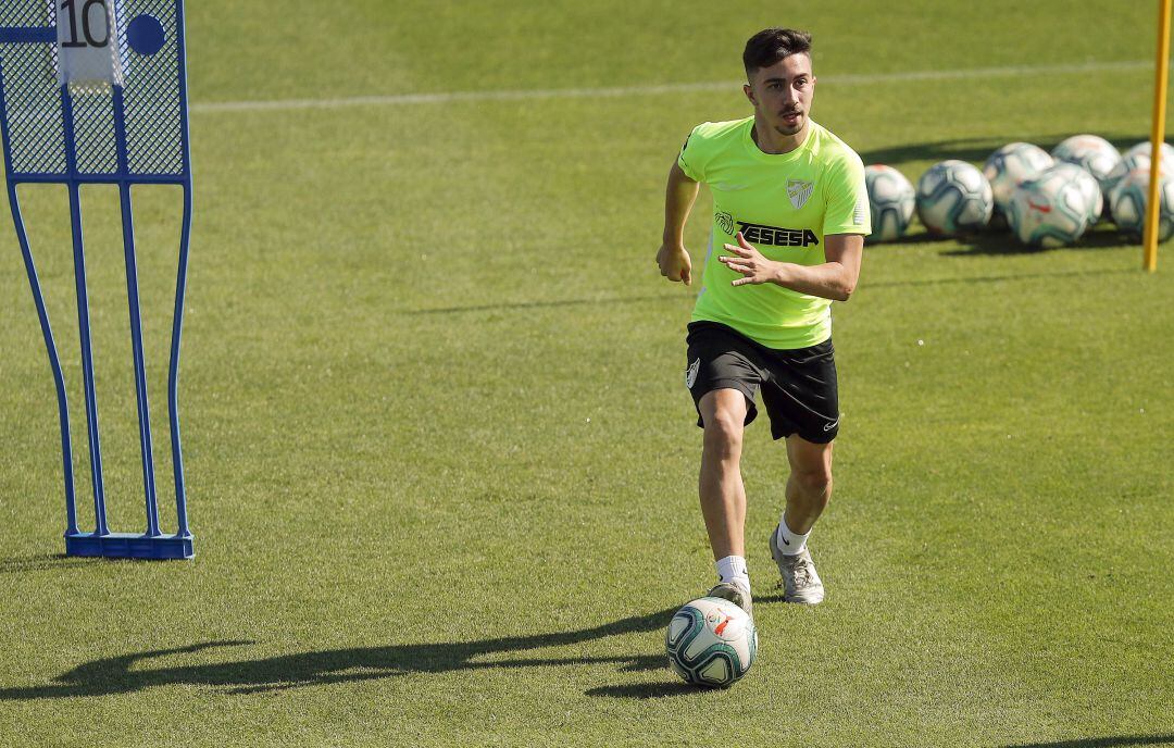 El canterano Ale Benítez, en un entrenamiento del Málaga
