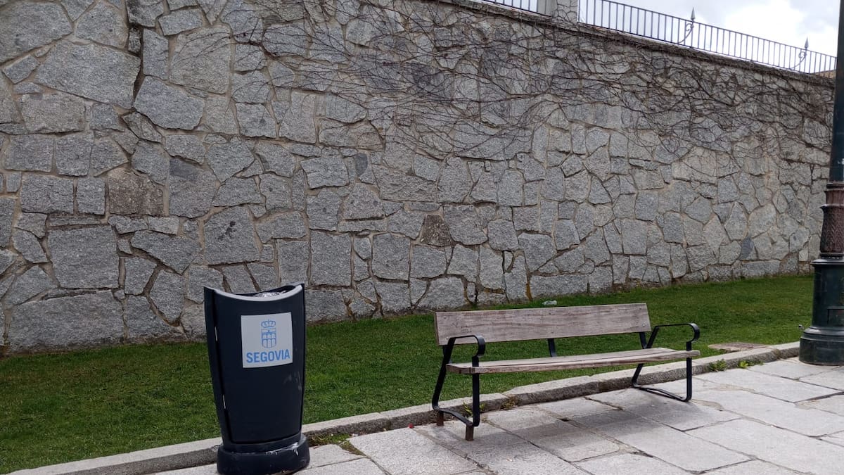 El Ayuntamiento de Segovia habilita casi medio centenar de papeleras en el centro durante este puente de Semana Santa