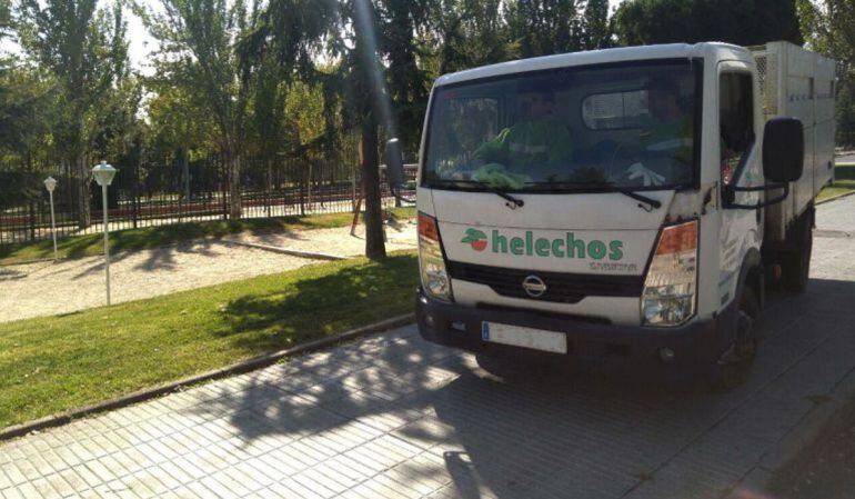 El Ayuntamiento asegura que los nuevos contratos de limpieza viaria y mantenimiento de zonas verdes mejorarán los servicios
