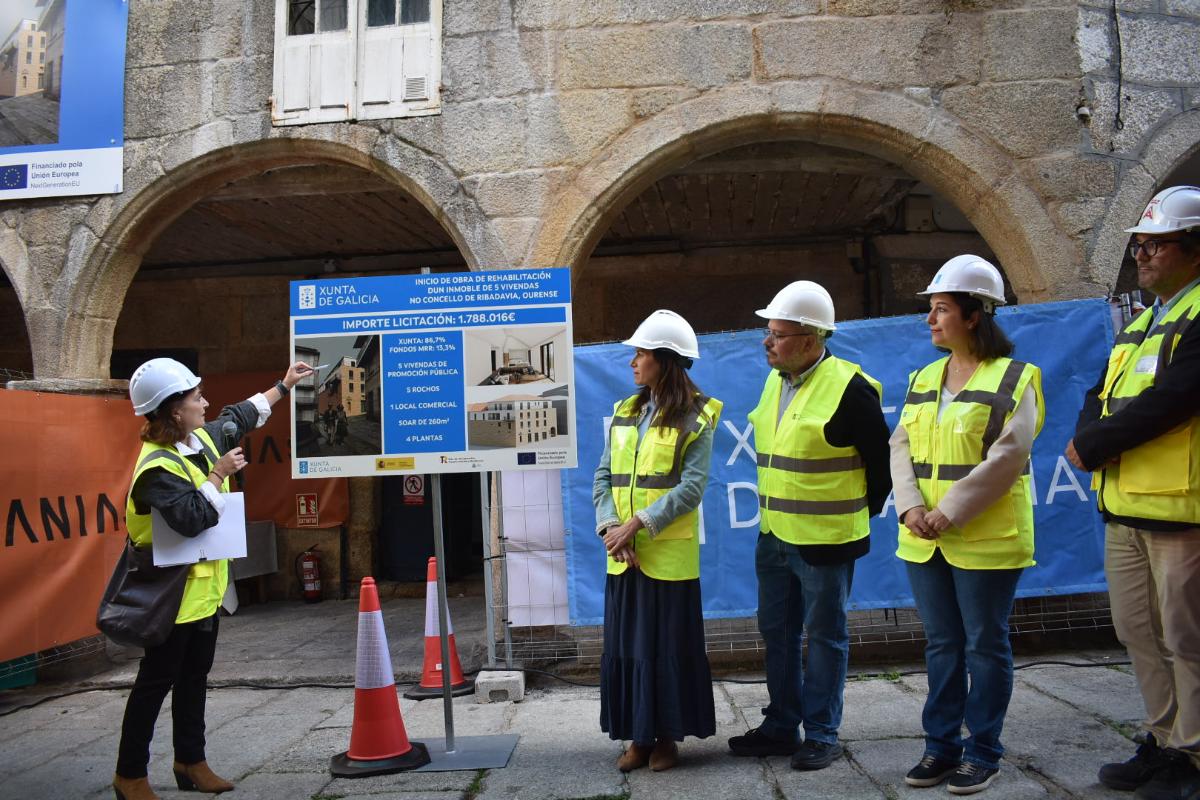 Visita da conselleira de Vivenda, Allegue, esta mañá a Ribadavia.