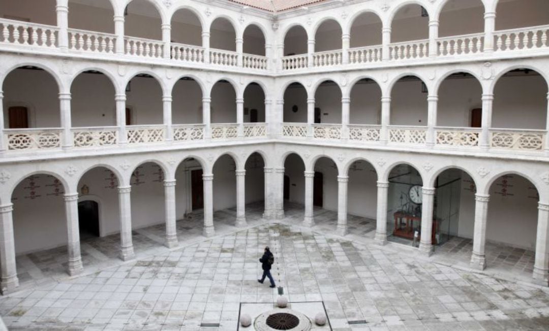 Imagen de archivo. Patio del Palacio de Santa Cruz, sede del rectorado de la UVa