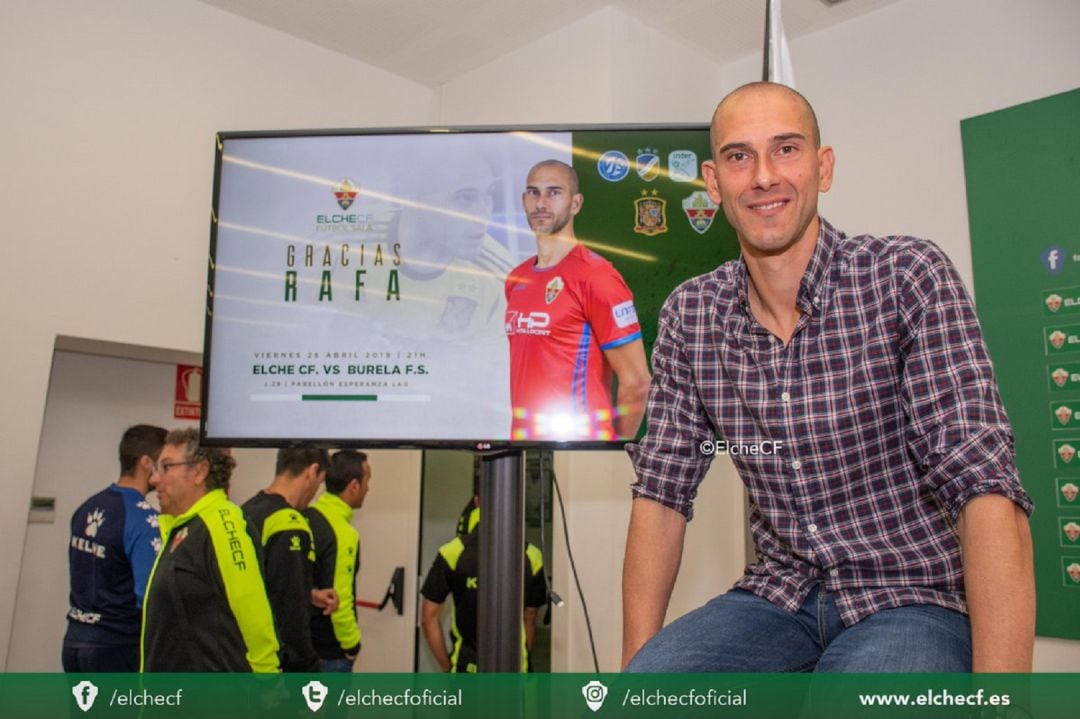 Rafa Fernández en la Sala de Prensa del Martínez Valero tras su despedida