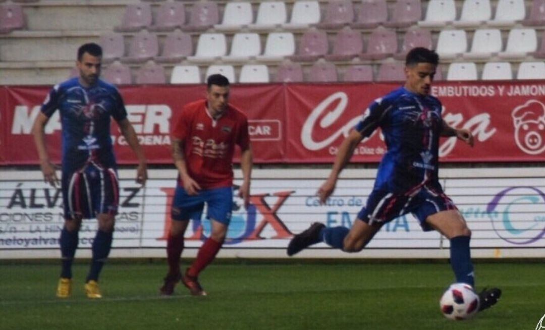 David Álvarez transforma el penalti que significó el 1-0