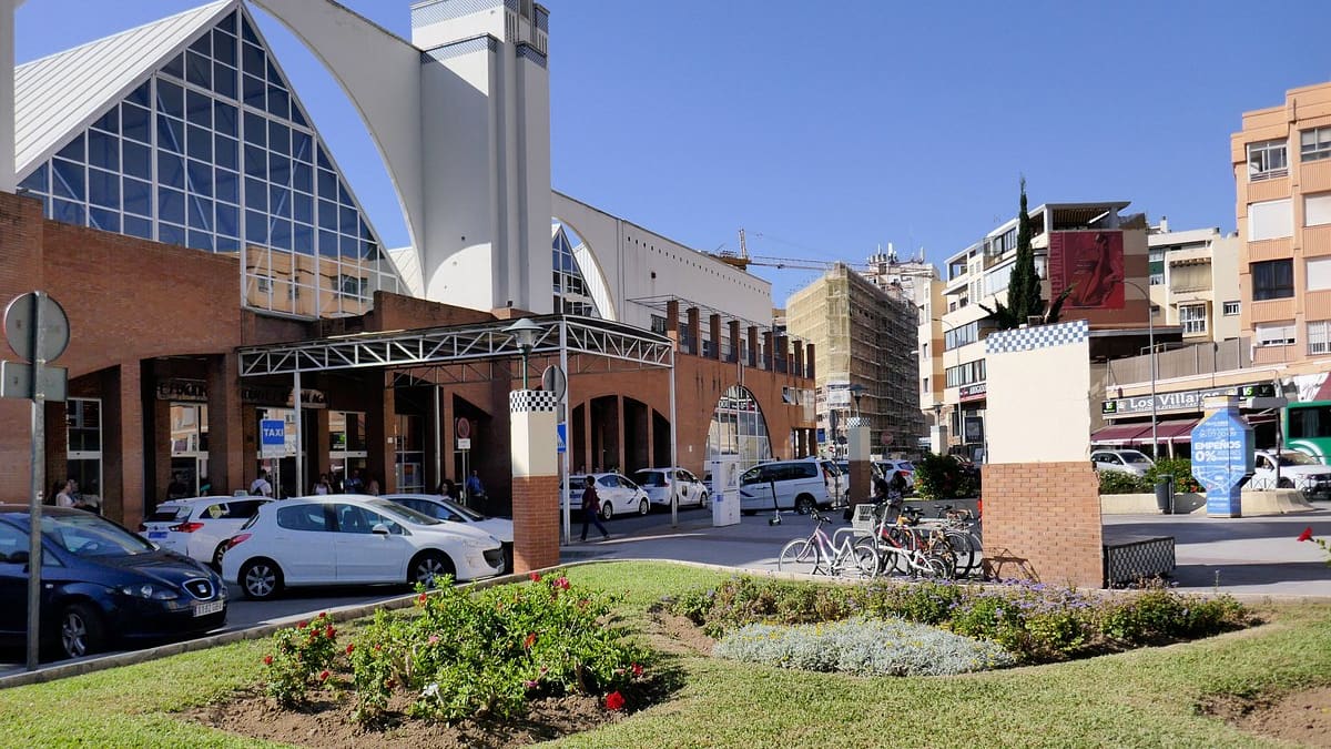 Unas 40 personas pasan la noche en la estación de autobuses de Málaga tras suspenderse el servicio por el temporal