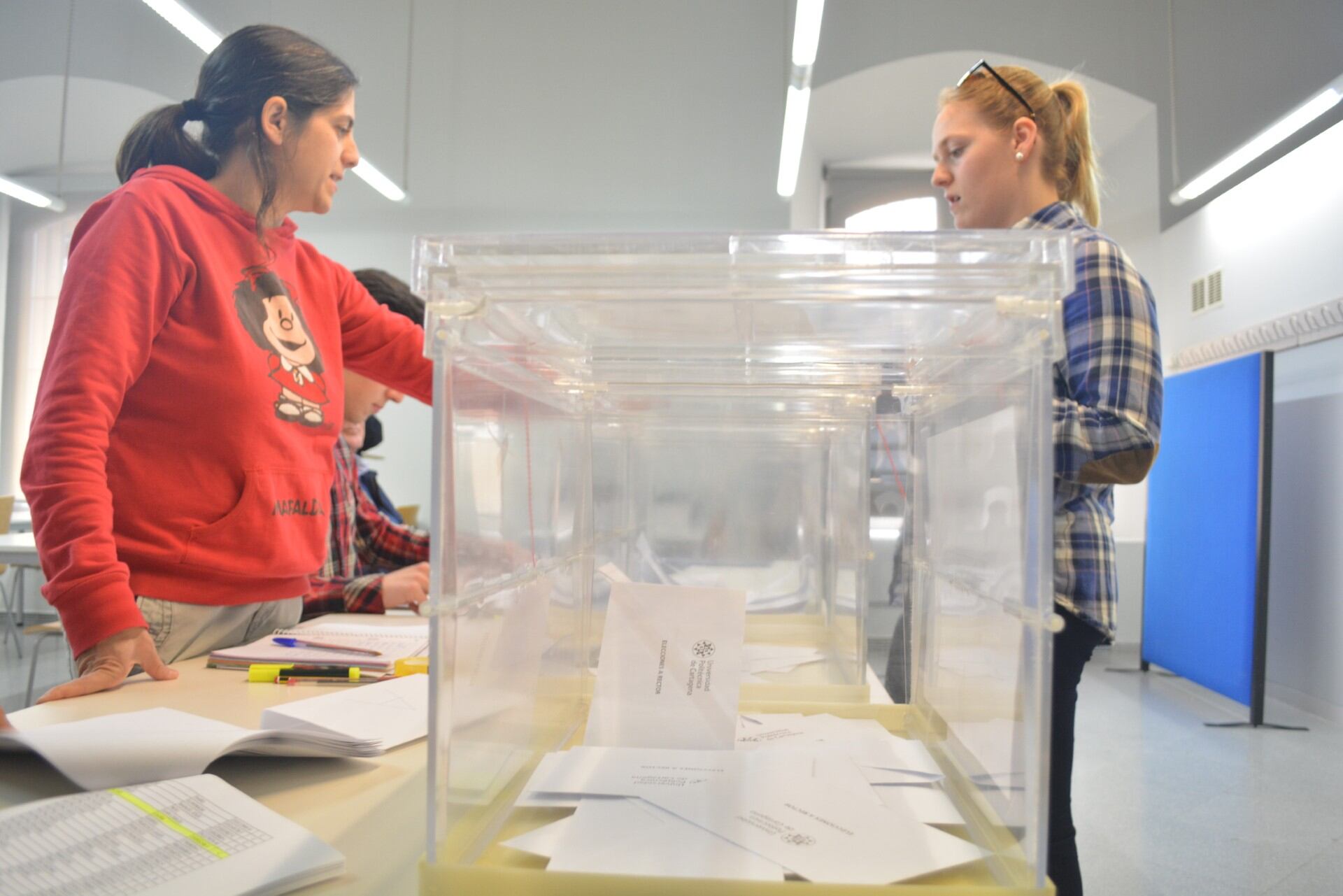 Imagen de las elecciones a Rector y Claustro de 2016; en 2020 el voto fue telemático por la pandemia