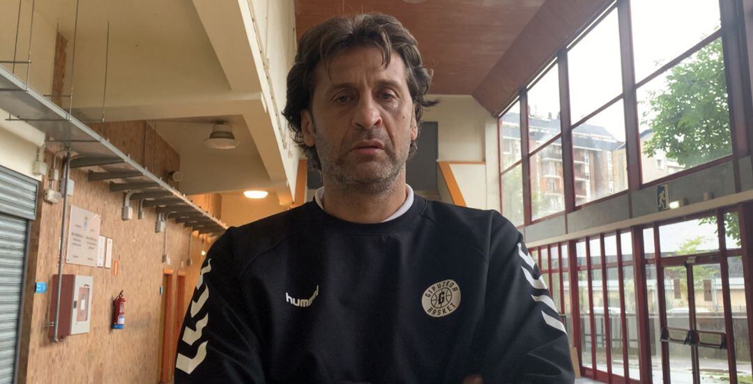 Marcelo Nicola atiende a la prensa en el Gasca antes de jugar contra el Burgos