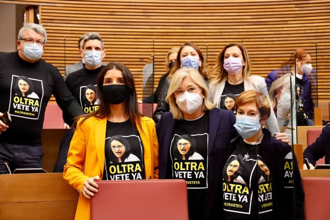 La portavoz de Ciudadanos en Les Corts, Ruth Merino, junto al resto de diputados en Les Corts este jueves 