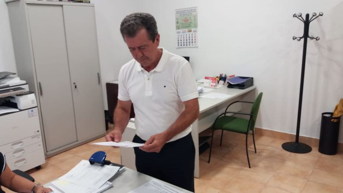 Juan Fernández emprende acciones legales contra Reyes, Campos y Parra