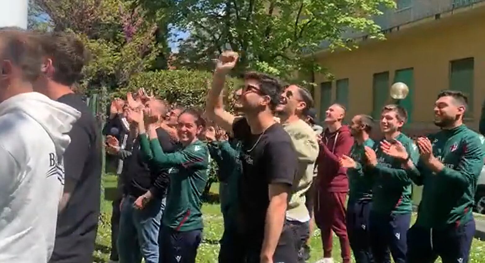 Mihajlovic recibe la visita de sus jugadores al hospital