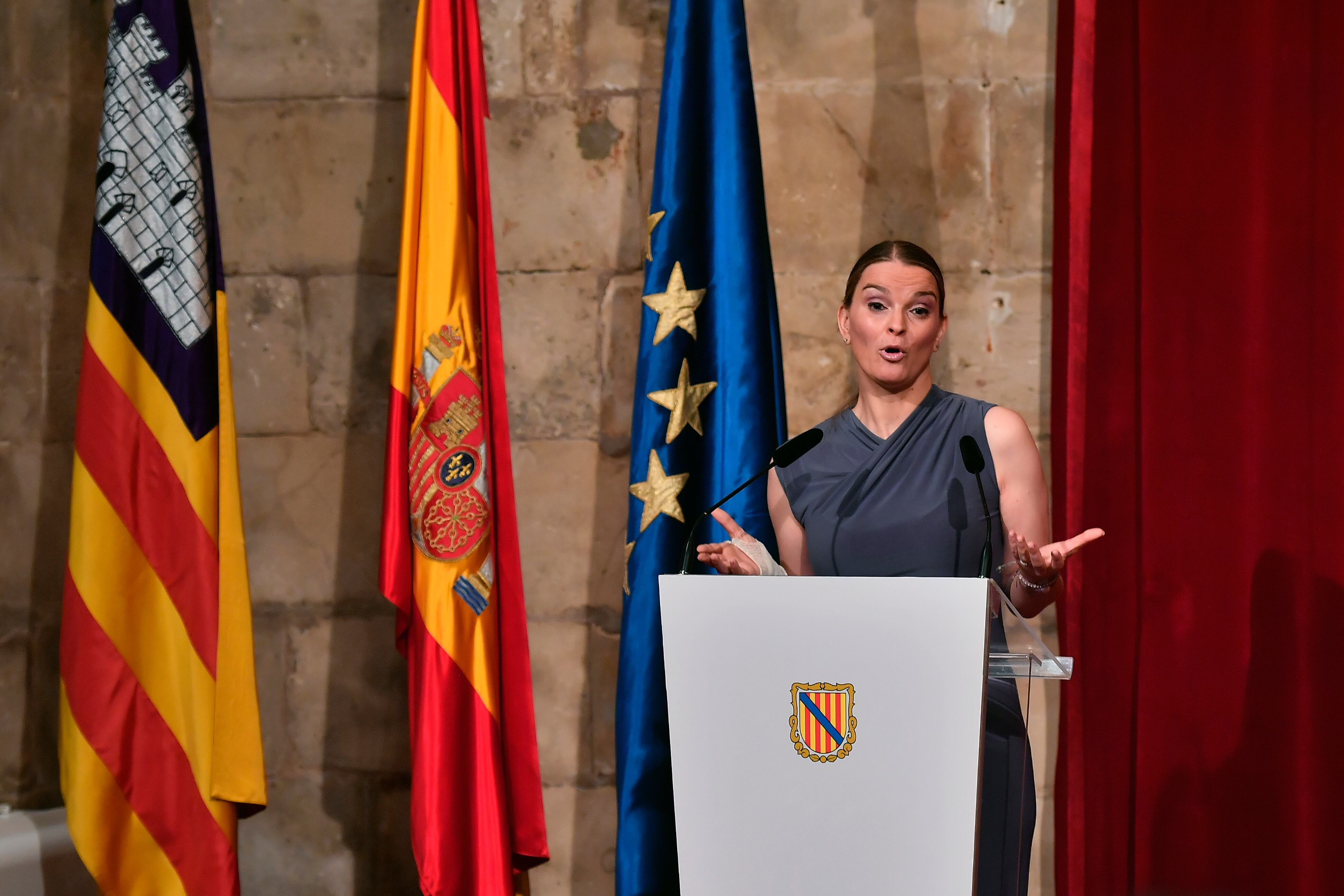 PALMA, 10/07/2023.- La nueva presidenta de Baleares, Marga Prohens (PP),en rueda de prensa para dar a conocer a su equipo de gobierno del que formarán parte como vicepresidente y conseller de Hacienda Antoni Costa y Jaume Bauzà como responsable de Turismo, en un gabinete formado por 6 hombres y 5 mujeres. EFE/ Miquel A. Borras
