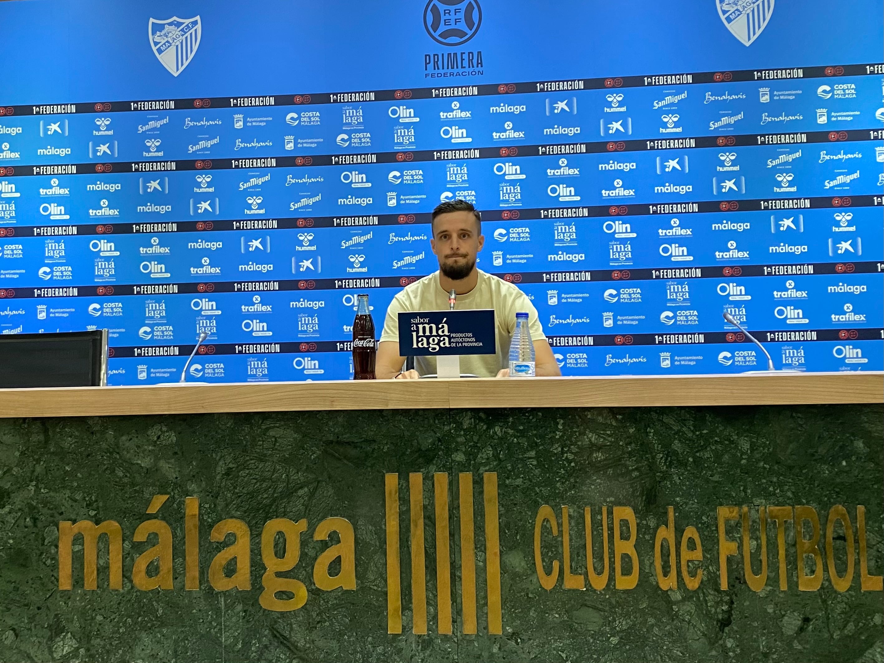 Genaro en rueda de prensa