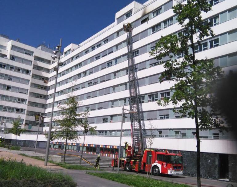 Momento de la intervención de los Bomberos