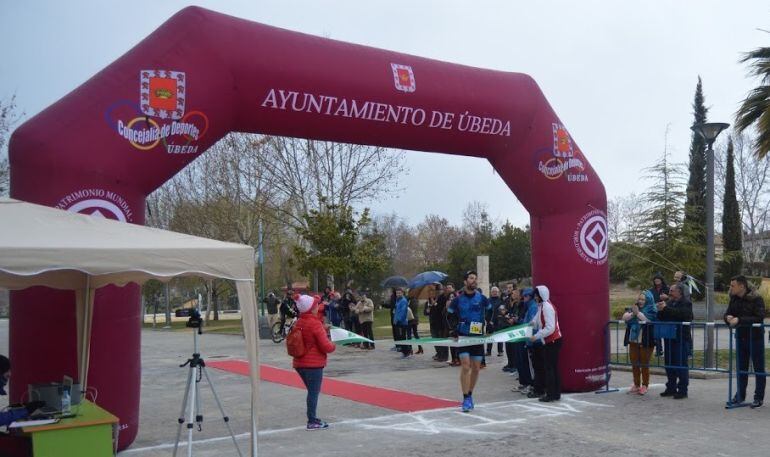 Cristóbal Valenzuela y María Dolores Saura ganan el V Duatlón Vialterra Úbeda