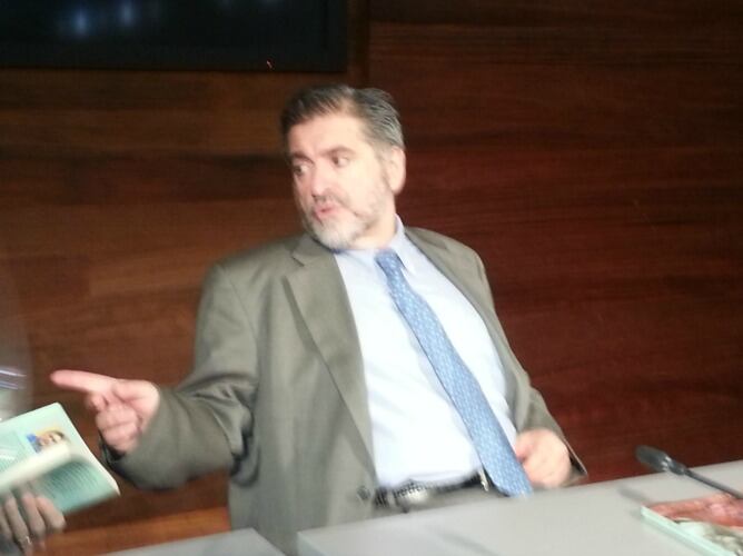 El presidente del PSE, Jesús Egiguren, durante la presentación de su libro.