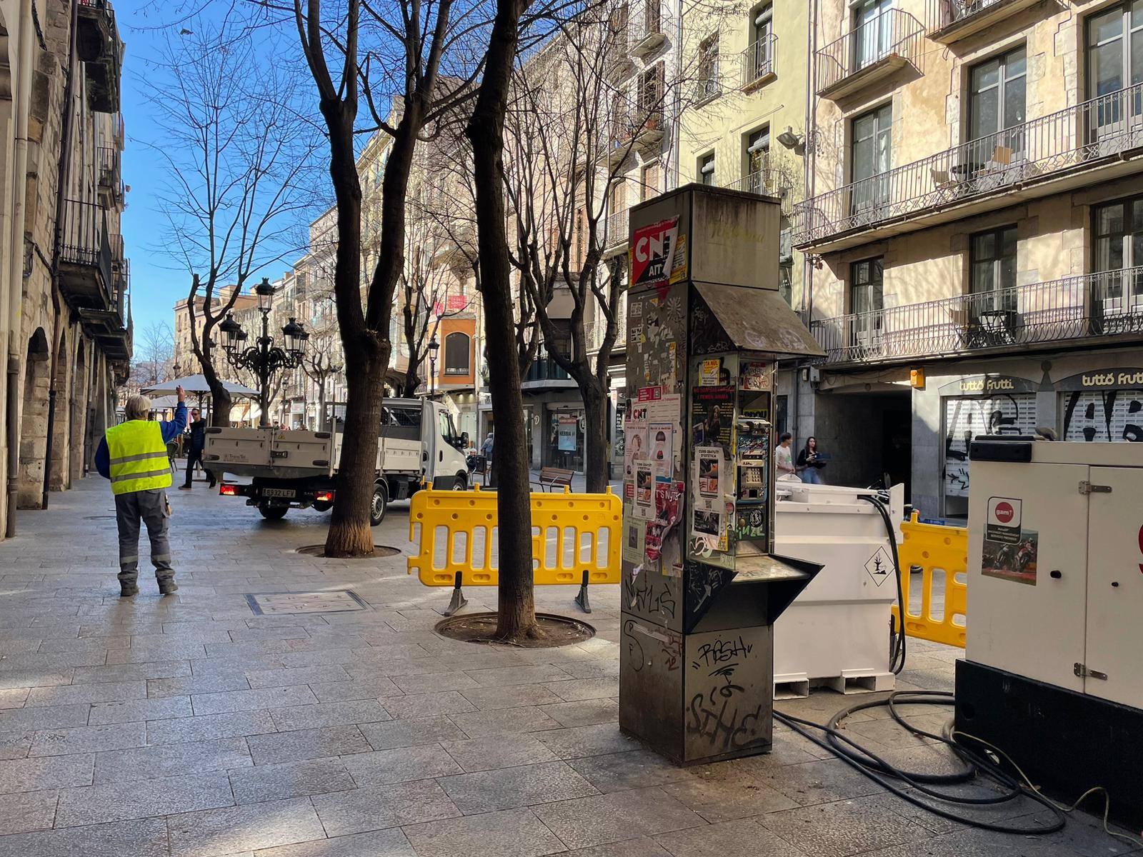 L&#039;última cabina telefònica de Girona, a la Rambla Llibertat