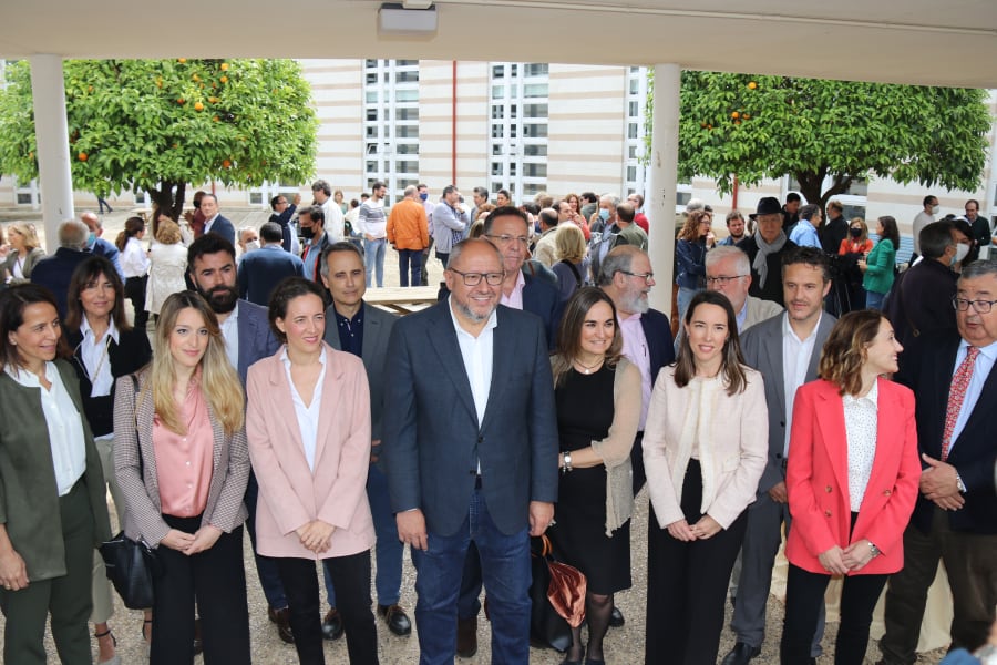 Manuel Torralbo, nuevo rector de la Universidad de Córdoba rodeado de parte de su equipo rectoral