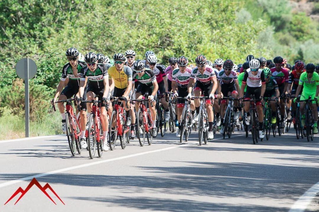 Imagen del pelotón en la disputa de la Volta ciclista a Castelló