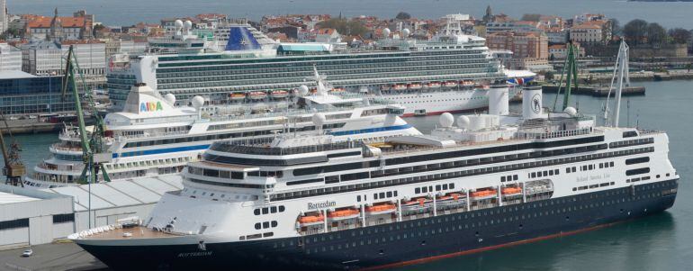 Tres cruceros coinciden en A Coruña