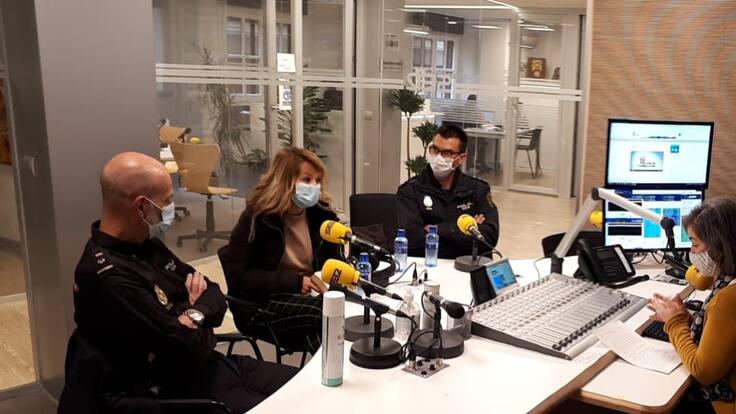 Conversación con miembros de la Comisaría de la Policía Nacional en Aranda sobre la atención a víctimas de violencia de género