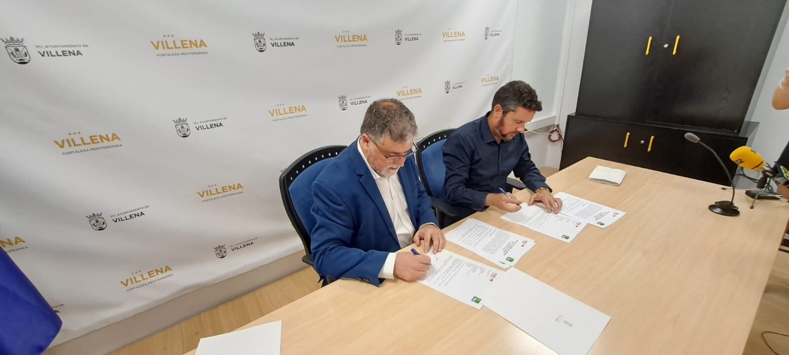 Momento de la firma del acuerdo