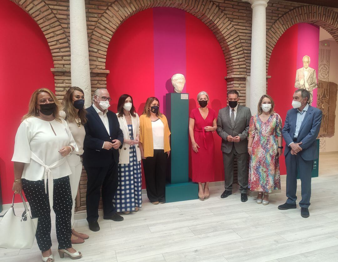 Visita de la consejera de Cultura, Patricia del Pozo, al Museo Arqueológico de Linares.