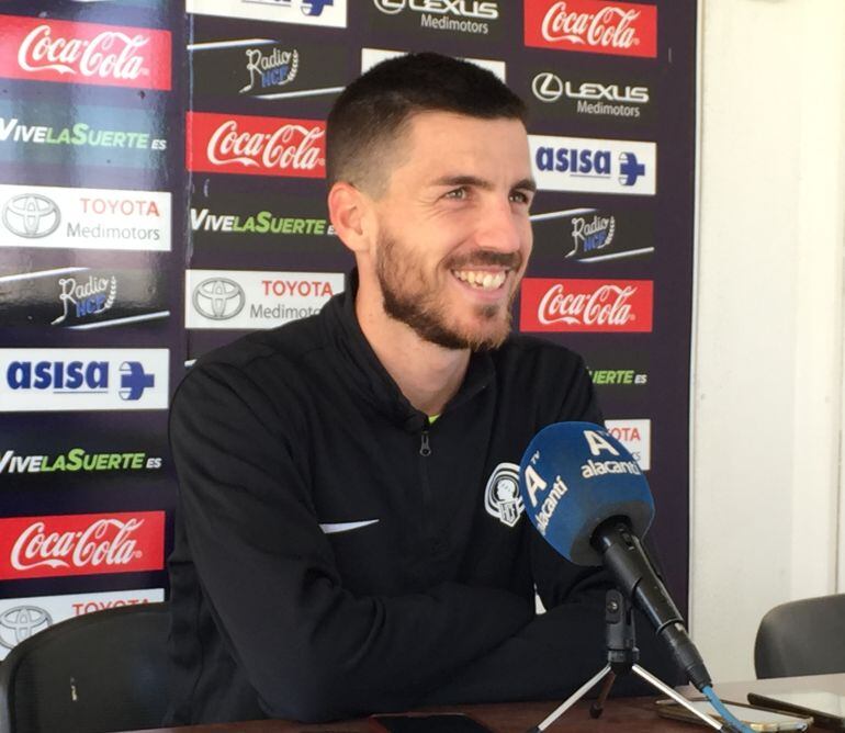 Jose Luis Miñano, jugador del Hércules CF, en la sala de prensa de las instalaciones de Fontcalent