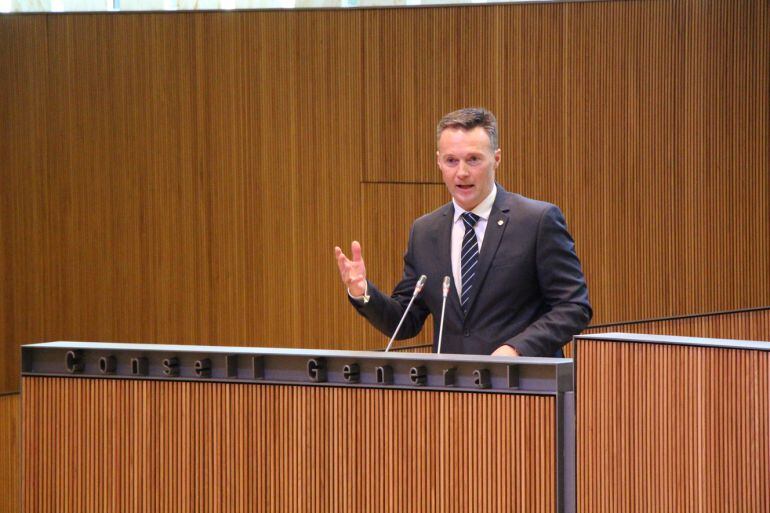 Ferran Costa a la tribuna d&#039;oradors del Consell General. El parlamentari abandona la primera línia política i no hi serà a cap candidatura d&#039;Acció.