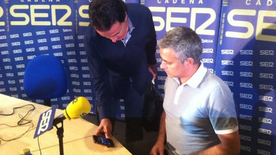 El director de &#039;El Larguero&#039; y el técnico del Real Madrid, en los instantes anteriores a la entrevista.