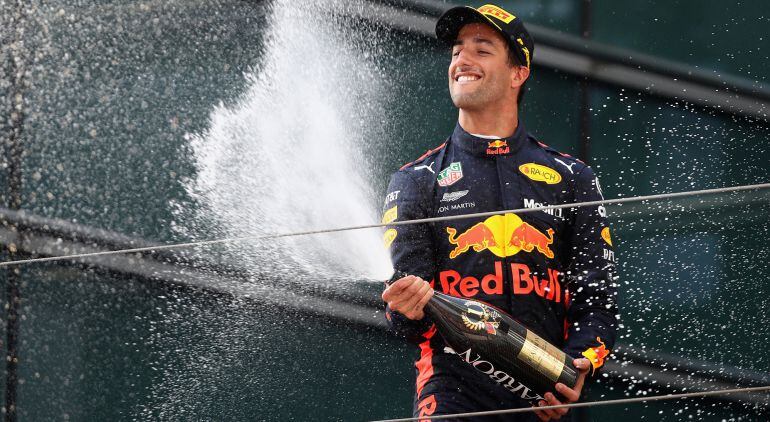 Ricciardo celebra su victoria en China