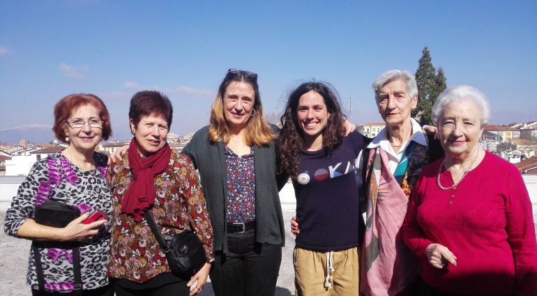 Flora, Rosa, Maite, Irati, Inés y Angelines han visitado los estudios de Ser Vitoria