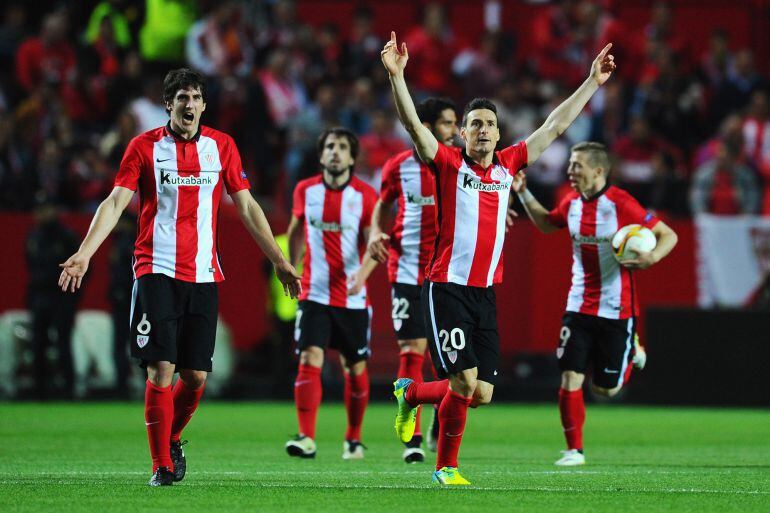 Aduriz y San José celebrando un gol en la Europa League 2015-2016