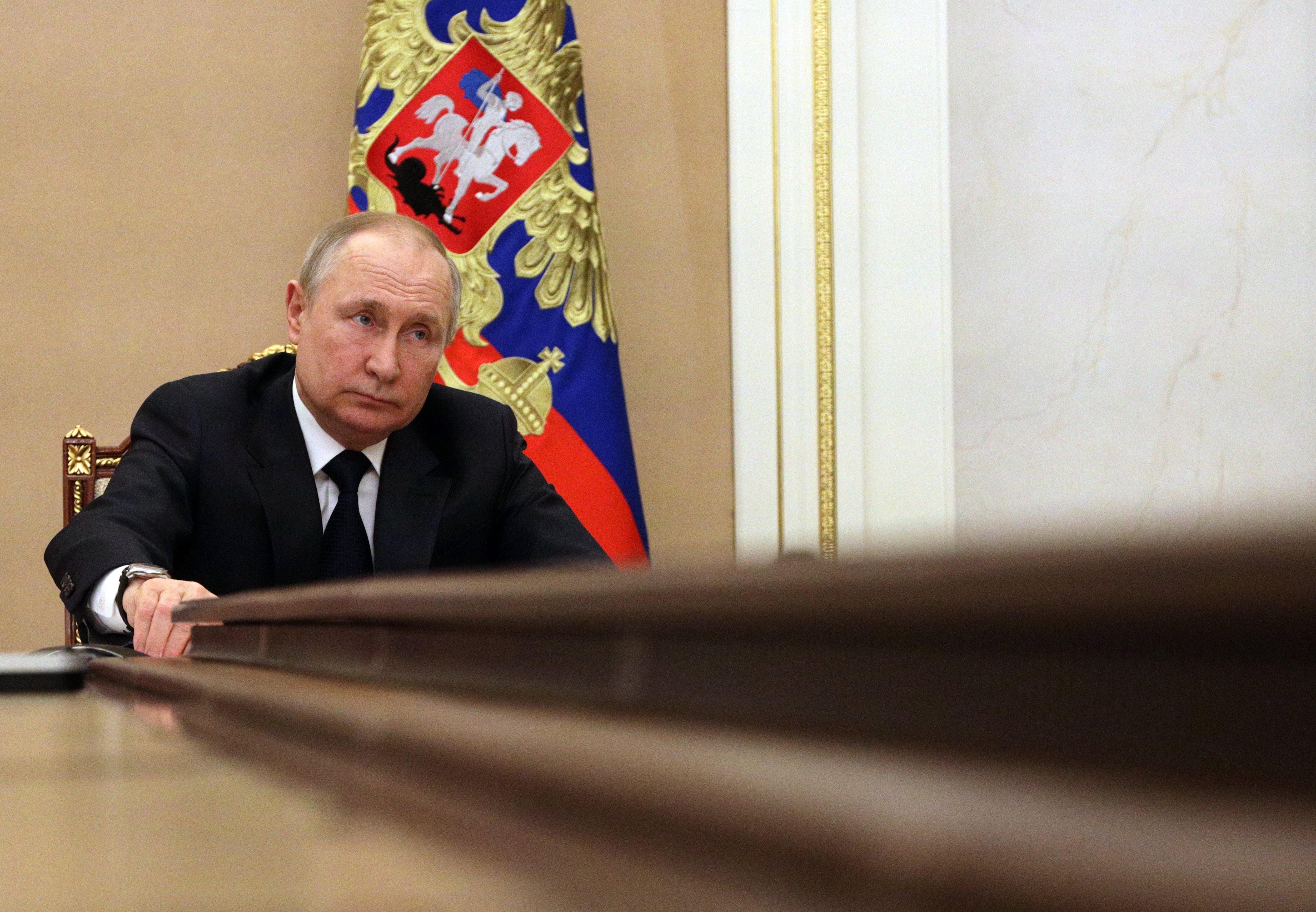 El presidente ruso, Vladimir Putin durante una videoconferencia con los miembros de su gobierno.