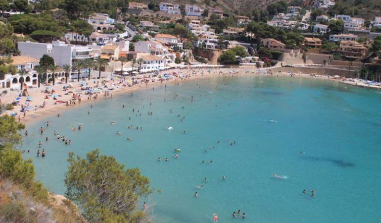 Vista de la playa de El Portet en Teulada-Moraira