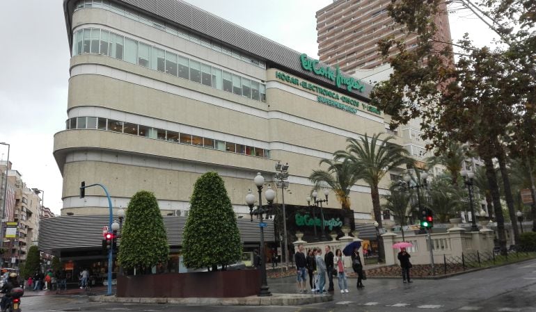 Edificio de El Corte Inglés en el cruce entre las avenidas Federico Soto y Maisonnave