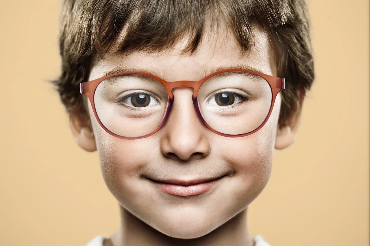 Niño con lentes Miyosmart