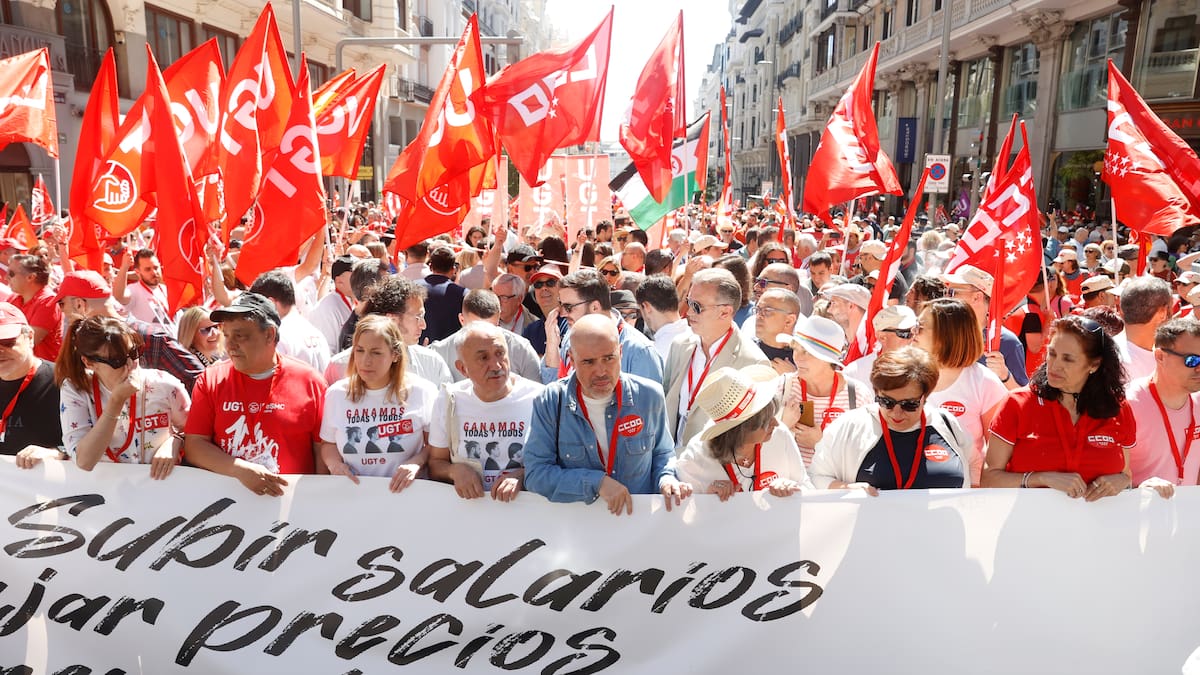 Los sindicatos amagan otra vez con llevar su indignación a la calle si la patronal no se sienta a negociar una subida salarial