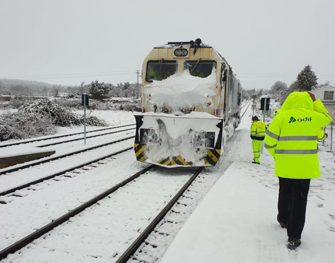 Labores de restablecimiento de la red ferroviaria con Andalucía